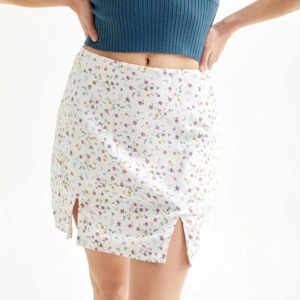 La Hearts White floral Double slit mini skirt